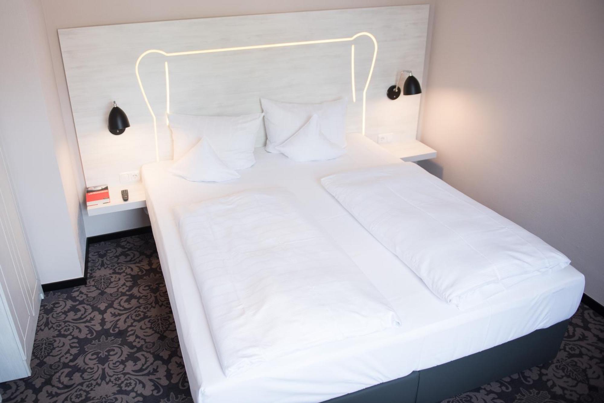 Parkhotel Schillerhain Kirchheimbolanden Oda fotoğraf