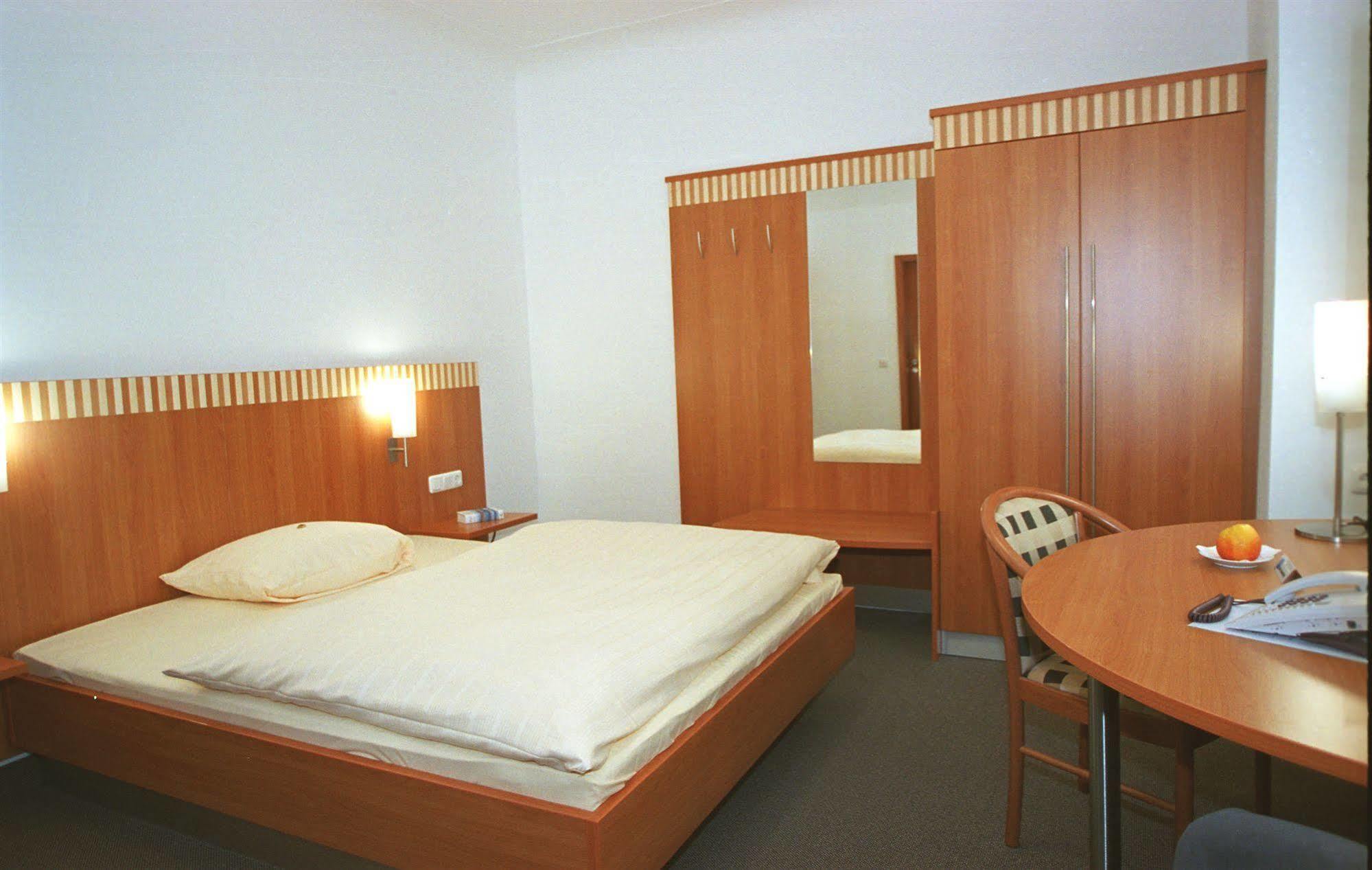 Parkhotel Schillerhain Kirchheimbolanden Dış mekan fotoğraf